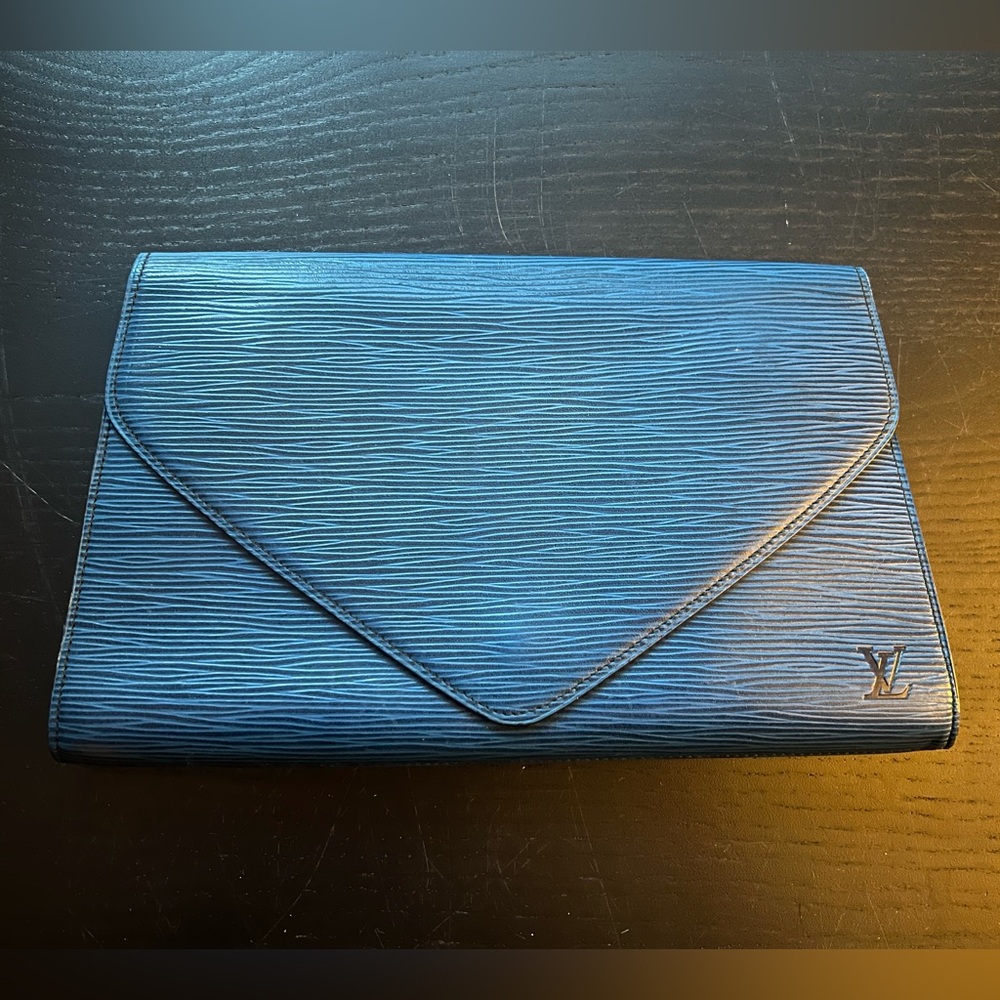 Pre-owned Luis Vuitton Toledo Blue Epi leather clutch.